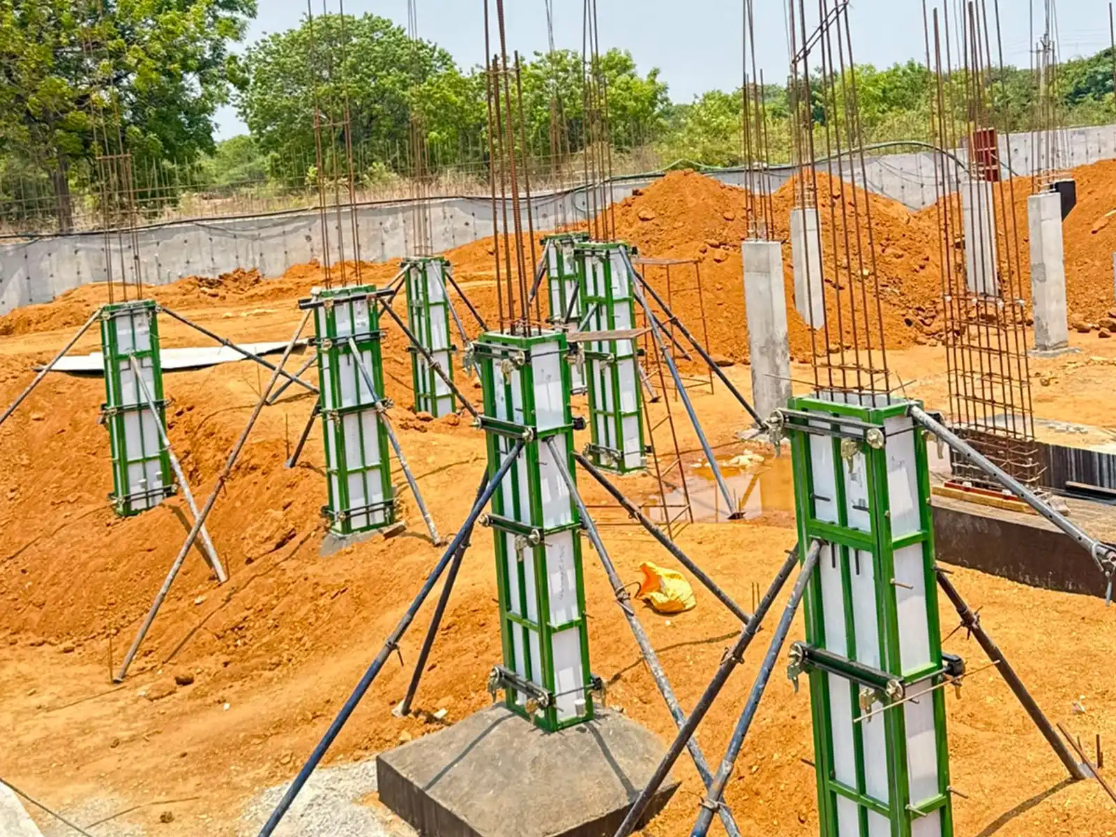 Column formwork alignment on site
