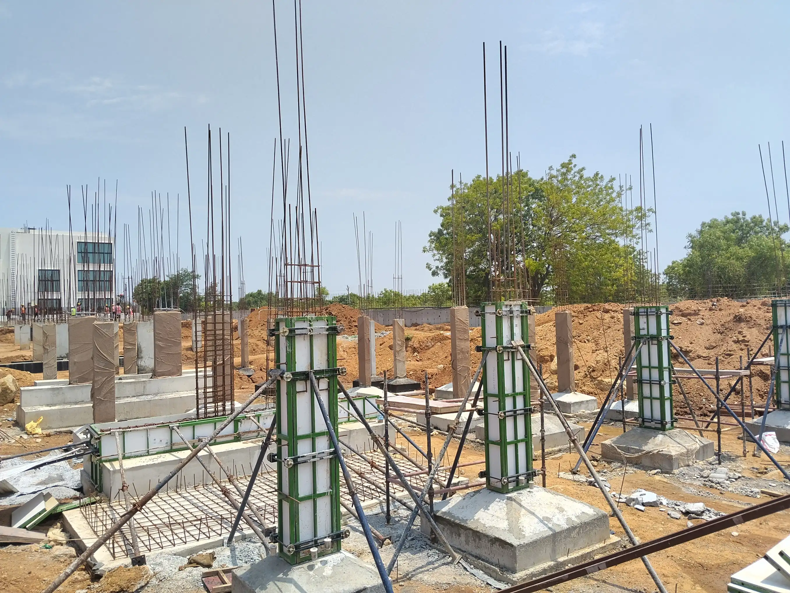 Column formwork securing and bracing